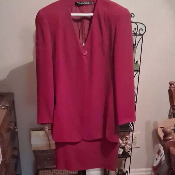 TAHARI DARK RED BLAZER & MATCHING DRESS SET SIZE 2 - Picture 1 of 10